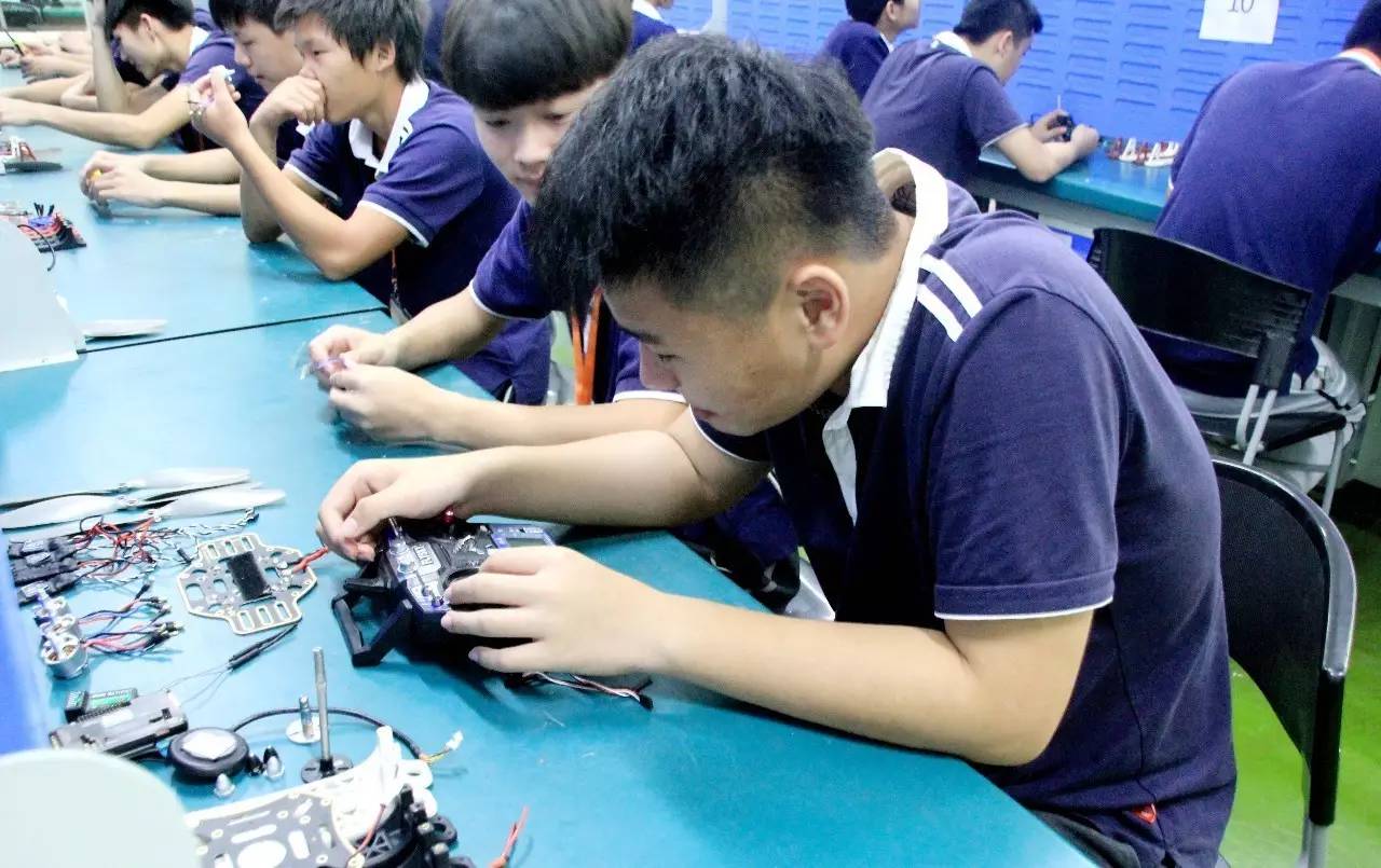 行業狀況|無人機行業前景如何?珠海一職實驗學校航空服務專業給你新選擇!